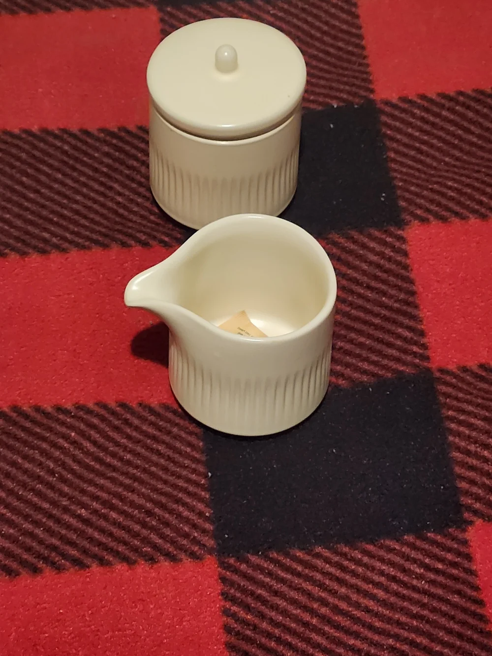 Citrine Everyday Collection Magenta Ribbed Ceramic Creamer&Sugar Jar Set Ivory